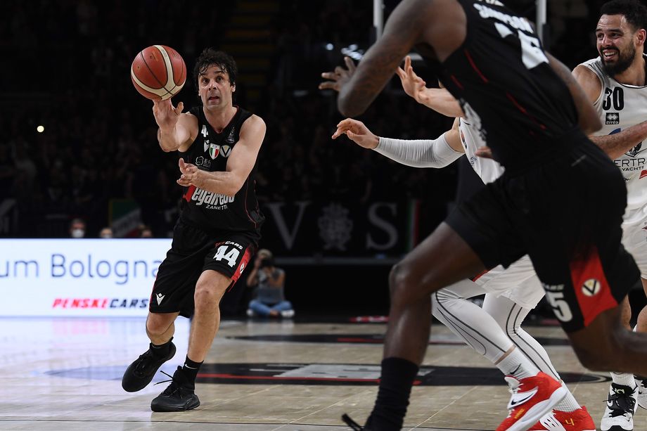 Virtus Segafredo Bologna, contro Tortona Milos Teodosic distribuisce 13 assist e ritocca il proprio "high" stagionale