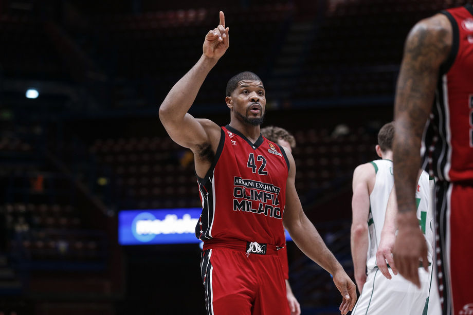 Milano vince a Kaunas nella serata in cui Kyle Hines diventa il miglior rimbalzista offensivo nella storia dell'Eurolega