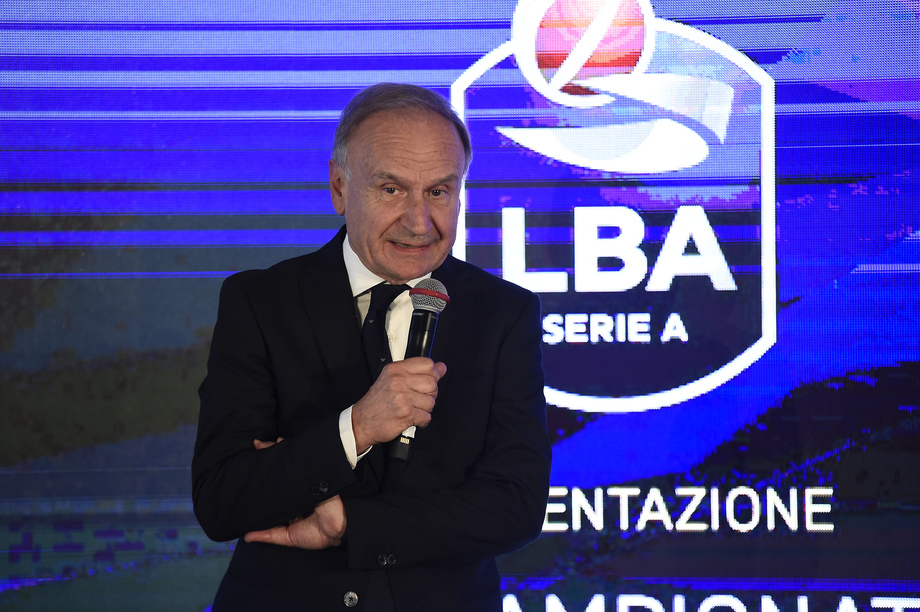 Le decisioni del Consiglio Federale. Petrucci: 'La presenza del pubblico è fondamentale: le porte chiuse significherebbero la fine del basket'