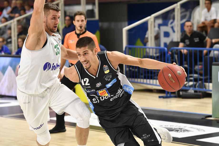 Dolomiti Energia, il bilancio di Buscaglia: 'Precampionato in crescita tecnica e di condizione, in Supercoppa ci aiuterà lo spirito competitivo'