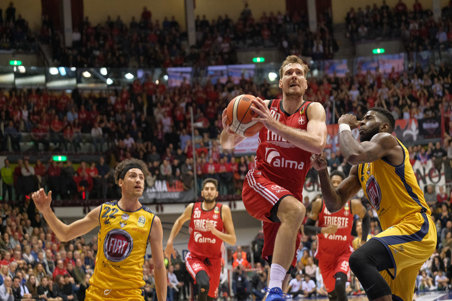L'Alma Trieste riparte con il miglior Dragic di sempre in Italia (21 punti in 34 minuti).  E Wright eguaglia la sua miglior prova stagionale (22 punti)