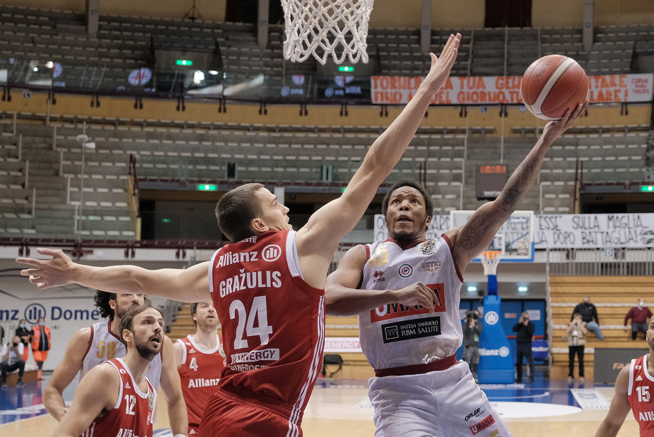 Il posticipo è della Umana Reyer Venezia che sconfigge l'Allianz Trieste