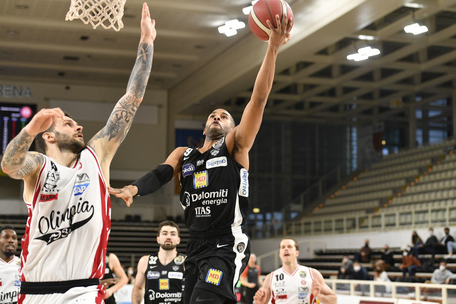 Serie A UnipolSai: impresa nel finale della Dolomiti Energia Trentino, battuta l'A|X Armani Exchange Milano