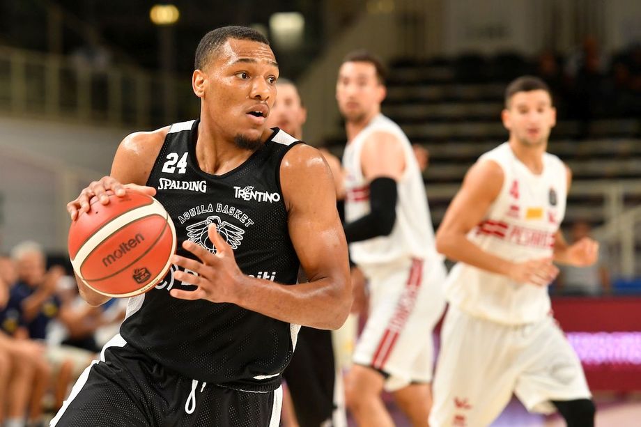 Con Blackmon e King la Dolomiti Energia batte la Carpegna Prosciutto Pesaro ed è la seconda finalista