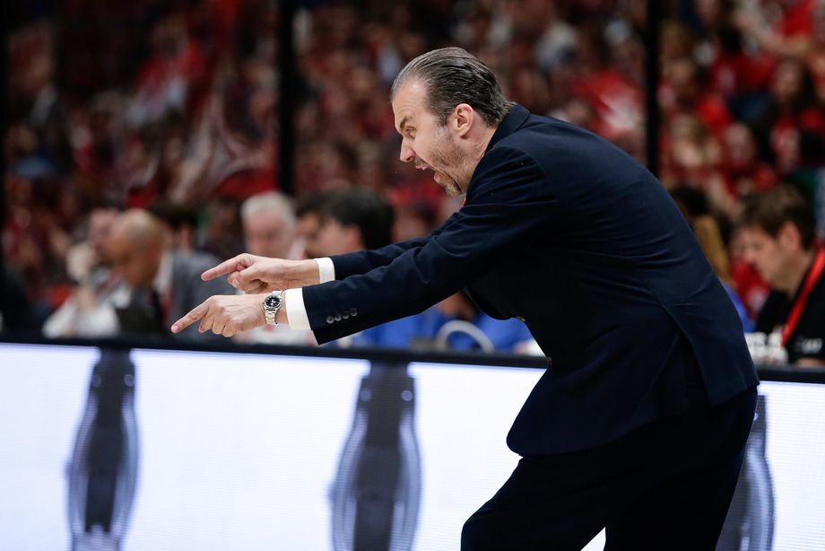 Milano raggiunge la sesta semifinale consecutiva. E Pianigiani si conferma l'allenatore più vincente nei playoff (22 serie vinte)