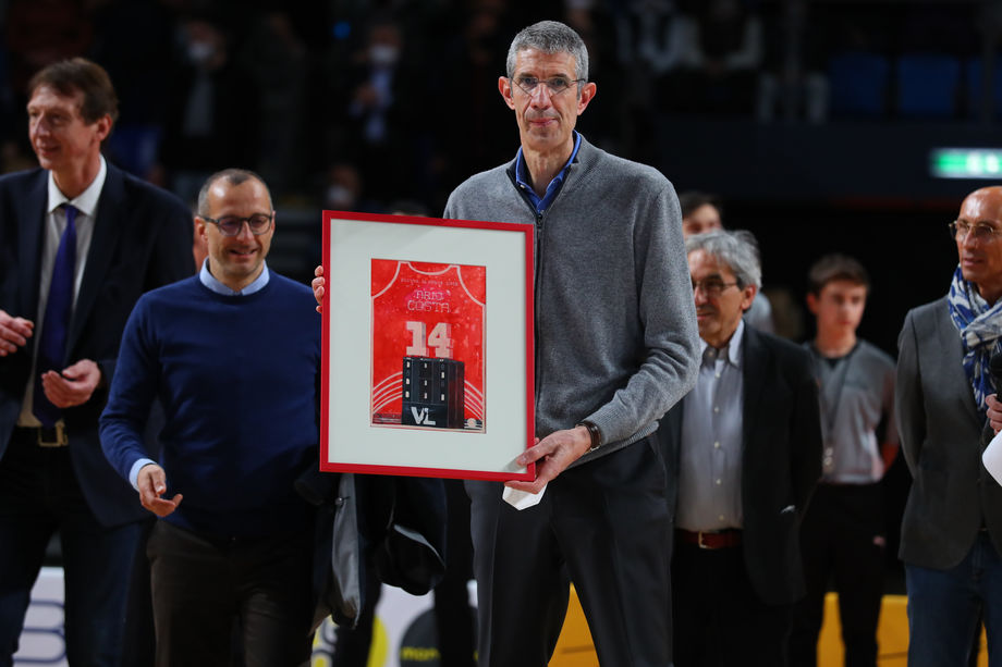 La VL Pesaro ritira la maglia numero 14 di Ario Costa