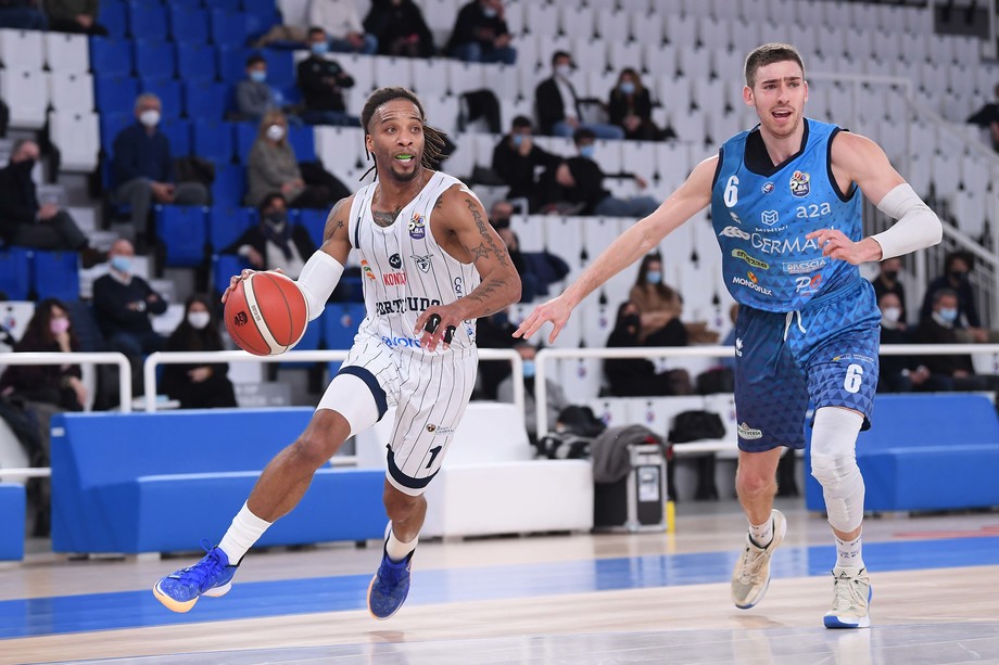 Adrian Banks supera quota 3.000 punti in A: altri 5 attualmente  in A hanno toccato questo traguardo  (2 sono suoi compagni, Aradori e Mancinelli)