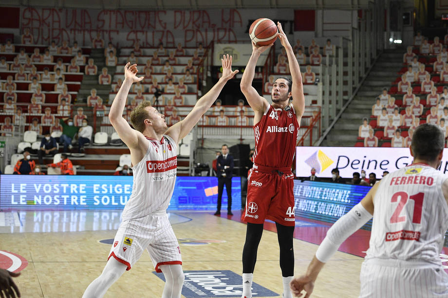 L'Allianz Pallacanestro Trieste si qualifica matematicamente ai playoff espugnando il campo dell'Openjobmetis Varese