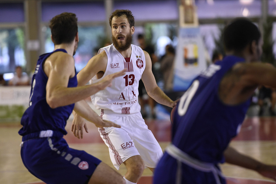 Milano con la difesa domina l'Olympiacos ed è in finale a Lucca