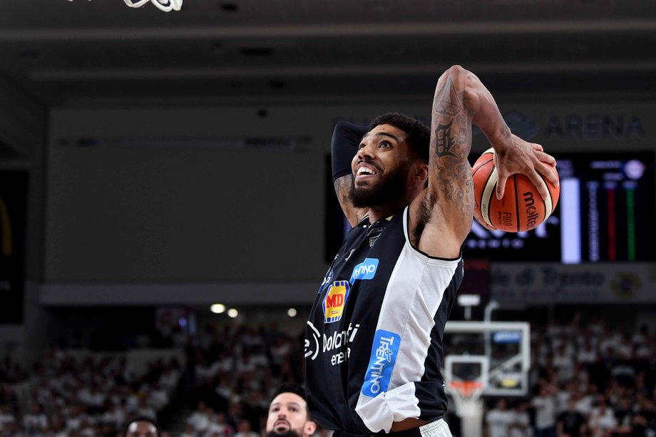La Segafredo Virtus Bologna ufficializza l'accordo con Devyn Marble