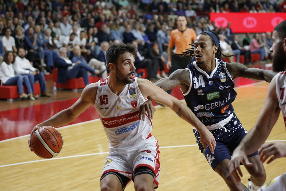 Pallacanestro Varese e Matteo Tambone insieme per altre due stagioni
