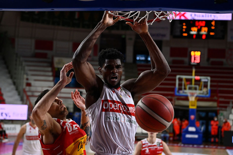 Openjobmetis Varese, ufficiale il rinnovo di John Egbunu