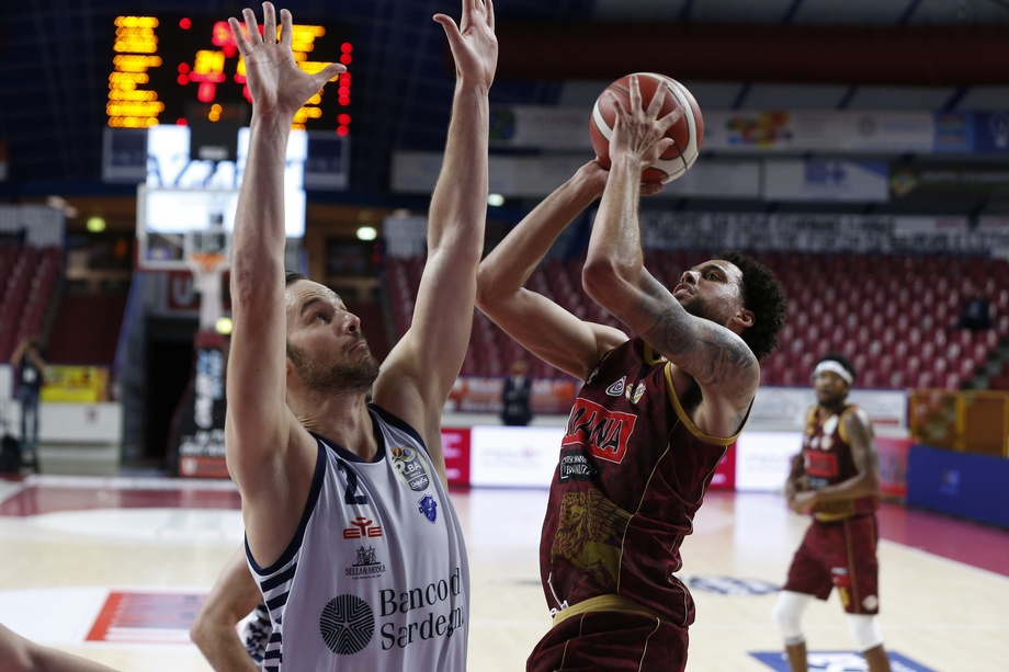 Dopo un supplementare e un finale incredibile arriva la vittoria dell'Umana Reyer Venezia che batte il Banco di Sardegna Sassari