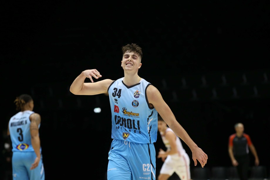 Con Hommes e Lee la Vanoli Cremona travolge anche l'Acqua S.Bernardo Cantù nel recupero