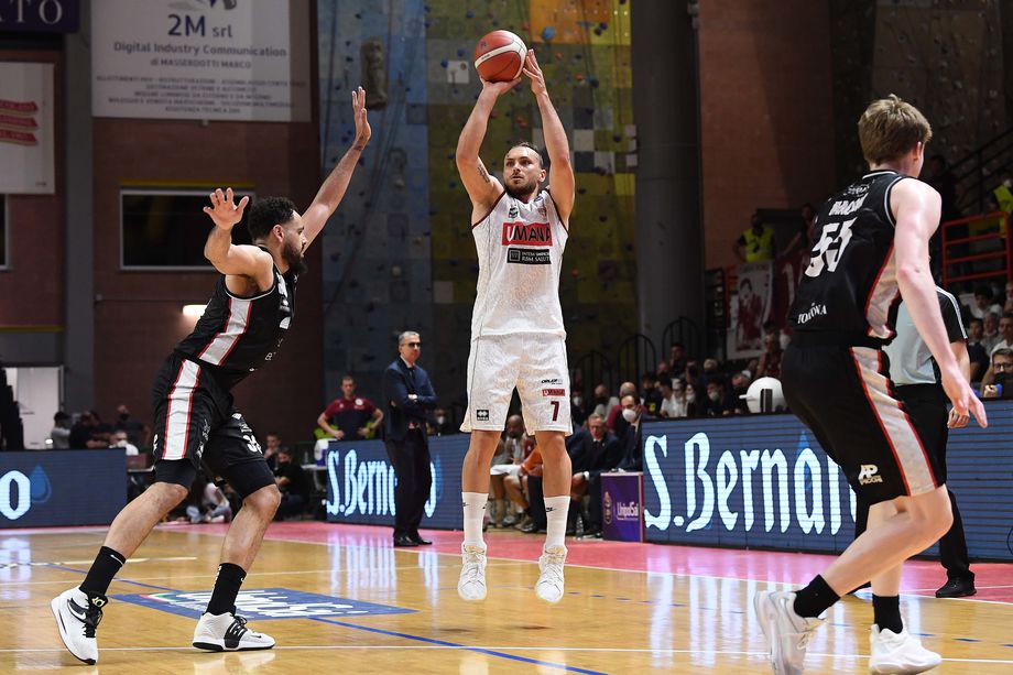 Umana Reyer Venezia, in Gara 2 contro Tortona nuovo massimo in carriera ai playoff per Stefano Tonut (30 punti)