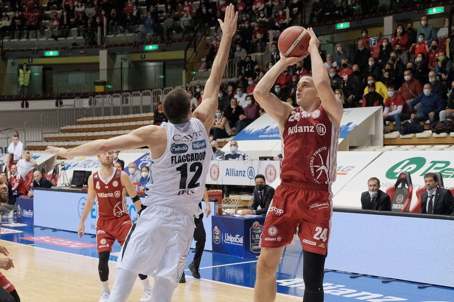 La 24ª giornata si chiude con il posticipo tra Dolomiti Energia Trentino e Allianz Trieste domenica alle 20.45 su Rai Sport HD