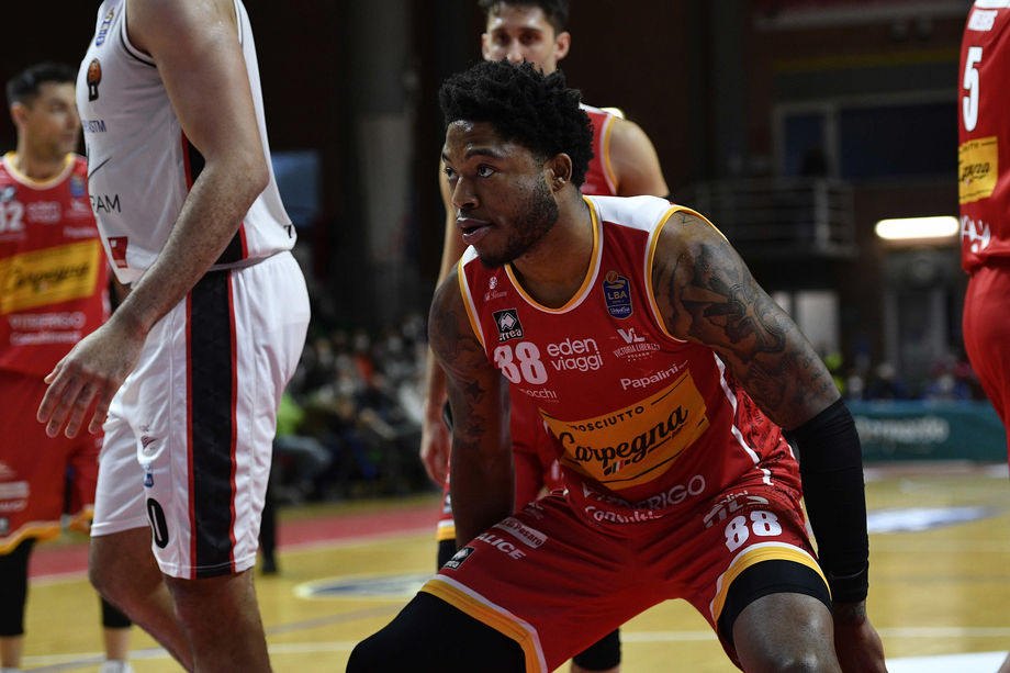 Carpegna Prosciutto Pesaro, Tyrique Jones firma la 4ª miglior prestazione assoluta stagionale per valutazione (40) nella vittoria su Tortona 