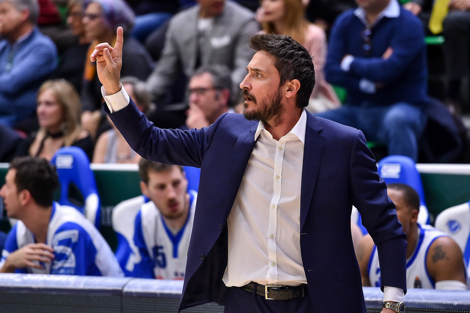Banco di Sardegna-Happy Casa si ritrovano a distanza di 5 anni: Pozzecco all'esordio, Vitucci al quinto playoff in carriera