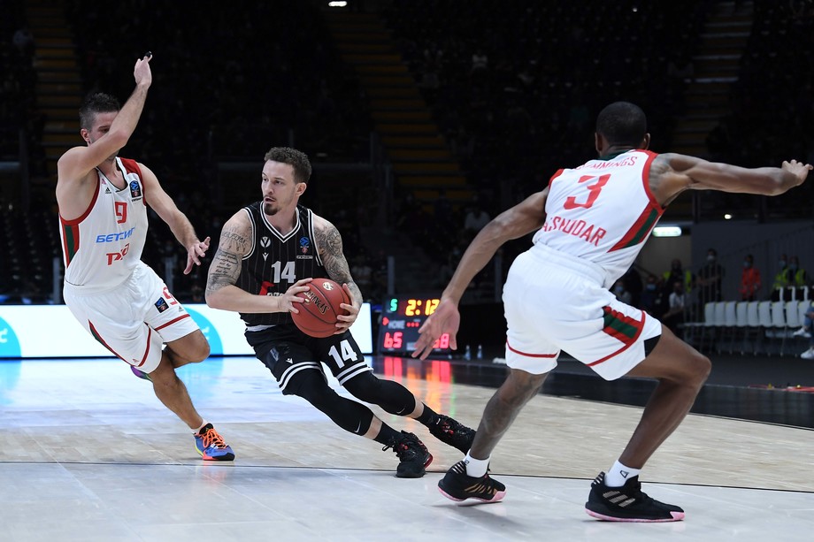 Con Adams e Teodosic la Segafredo Bologna rimonta e batte il Lokomotiv Kuban