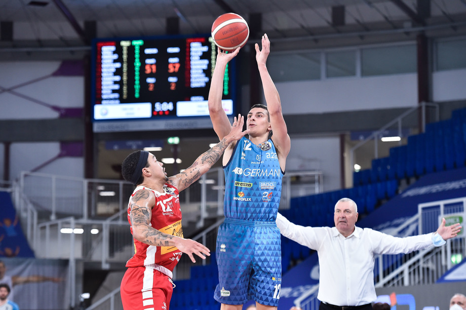 La Germani Brescia al successo nel finale contro la Carpegna Prosciutto Pesaro