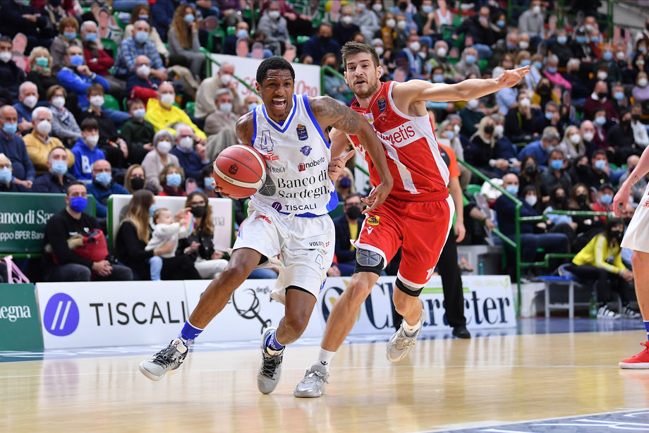 Banco di Sardegna Sassari oltre quota 100 con Varese. E Robinson sigla il proprio ‘high’ in Serie A per assist (12)
