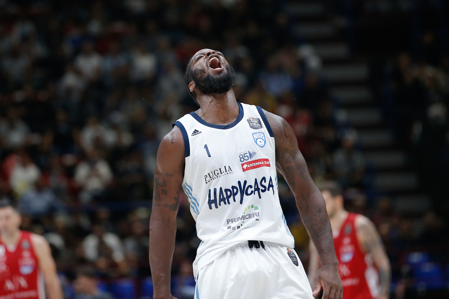 Con Stone e Banks l'Happy Casa Brindisi festeggia al Forum la miglior partenza di stagione dal 2014-15