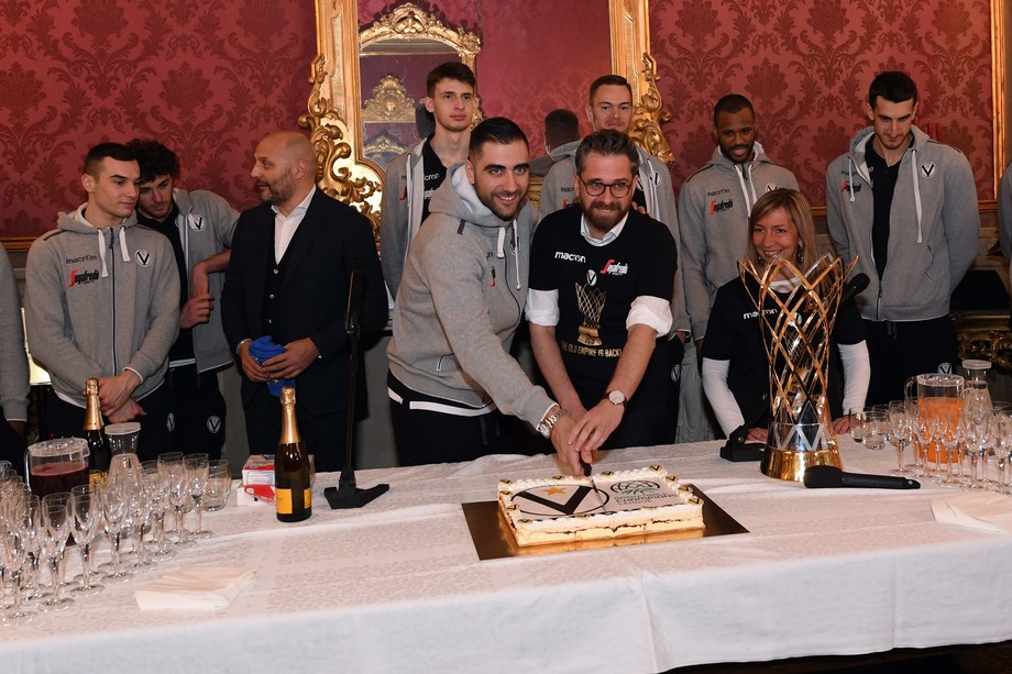 La Virtus Segafredo in Comune: 'Bologna è orgogliosa di voi'