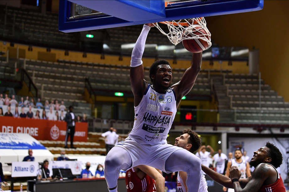 Happy Casa Brindisi, prima vittoria della sua storia in una serie  di playoff