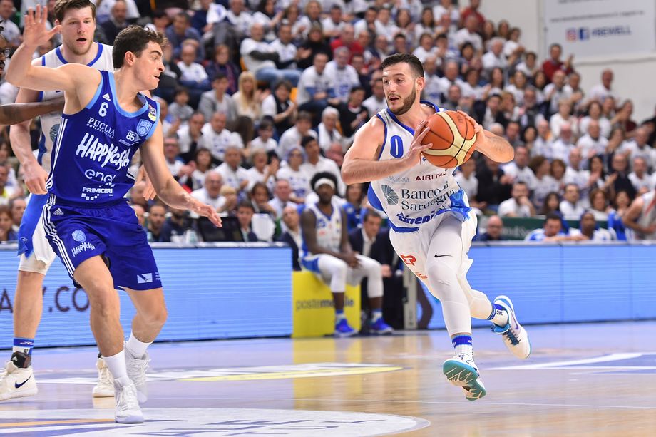 Banco di Sardegna subito micidiale da 3 (56.7 %). Per Spissu record di assist in carriera (11, eguagliato Green nella storia di Sassari nei playoff)