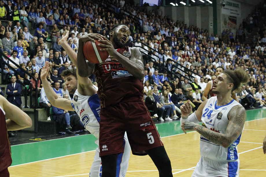 LBA Serie A, la sesta giornata si apre con 3 anticipi a Trento, Brescia e Venezia: Vitali a 1 assist da quota 1.400 in A (diventerebbe il 4° di sempre), a Stone ne mancano 3 per superare Haynes come recordman nella storia Reyer