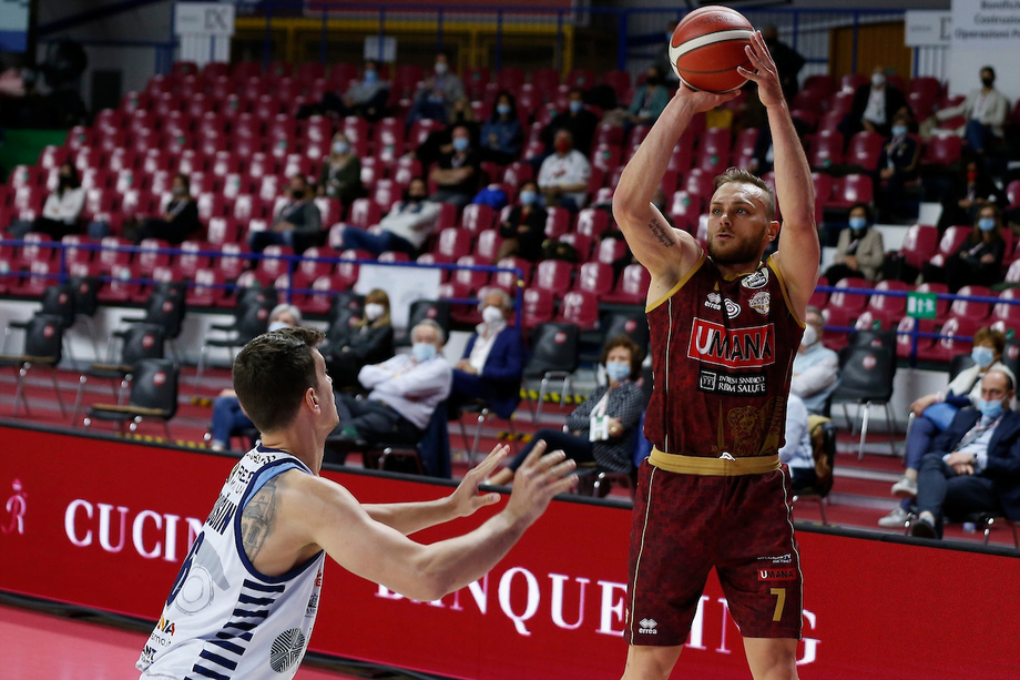 Un Tonut da 25 punti regala la seconda vittoria all'Umana Reyer Venezia sul Banco di Sardegna Sassari