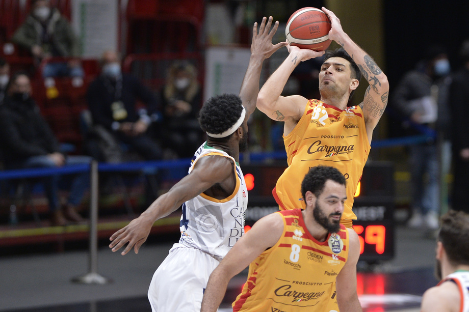 Carpegna Prosciutto Pesaro, contro Sassari eguagliato il record di triple (17) in una Final Eight detenuto dalla Reyer