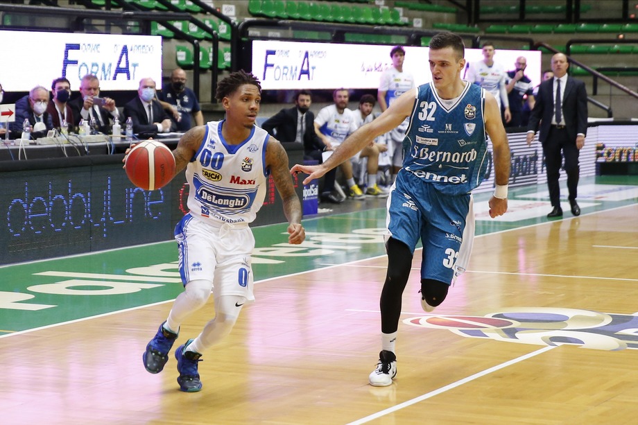 Serie A UnipolSai: alle 18.30 scende in campo l'Acqua S.Bernardo Cantù contro la De' Longhi Treviso