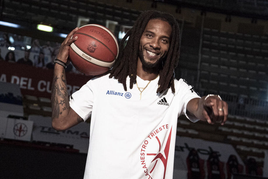 Il primo giorno di Adrian Banks a Trieste: 'Voglio essere un leader positivo per la squadra'