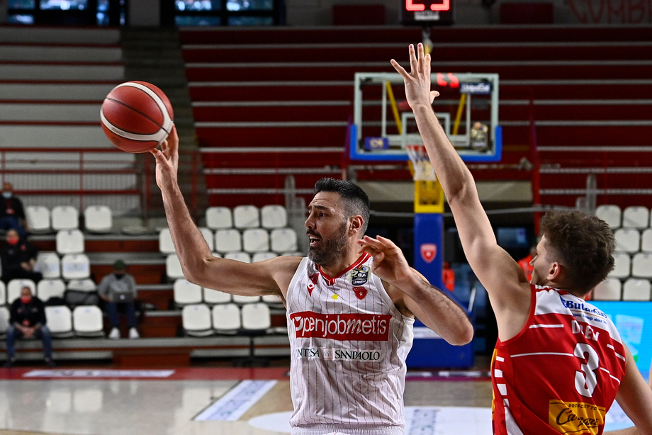Serie A UnipolSai: l'Openjobmetis Varese prosegue la risalita e batte anche la Carpegna Prosciutto Pesaro