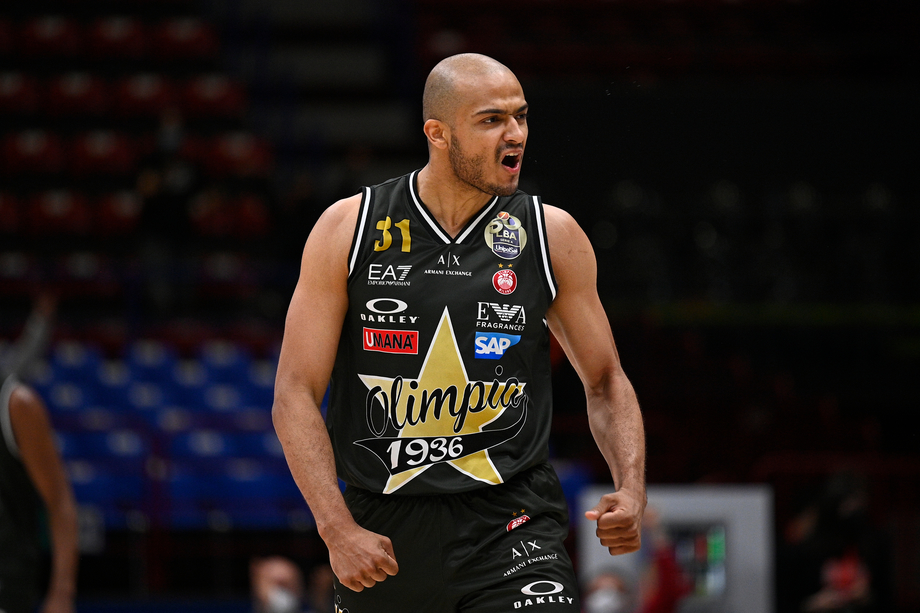 A|X Armani Exchange, in gara 1 Shields segna 25 punti in 22' e stabilisce il record di valutazione per un giocatore di Milano in questi Playoff (30) con 'high' personale di triple segnate (5/6)