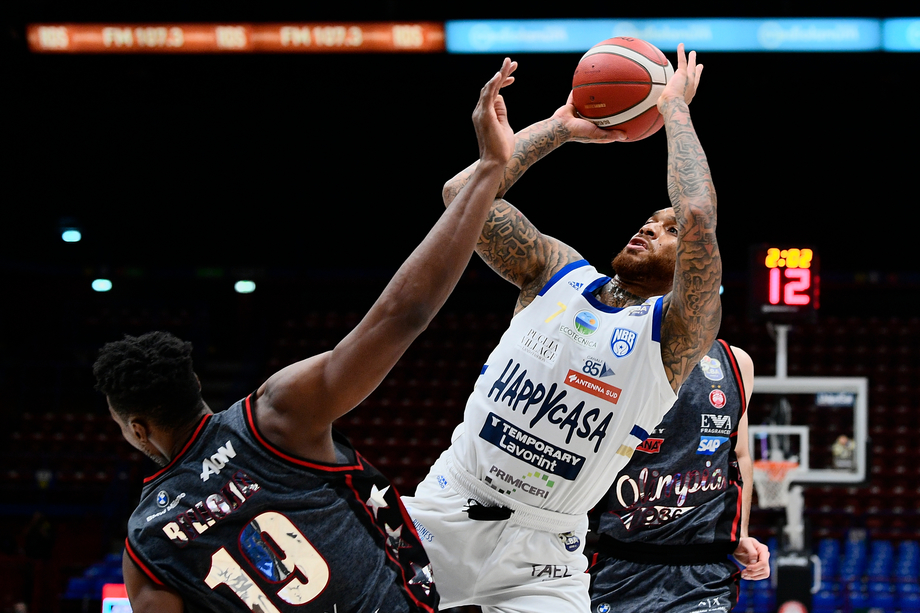 Happy Casa Brindisi, primato nel segno di Harrison: 20 punti in 30' e record stagionale di falli subiti (11)