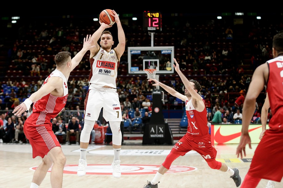 Umana,  la mano di Watt  e Tonut nel blitz di Milano (per la prima volta in stagione due di Venezia oltre quota 20 punti). Daye e Stone, pioggia di assist