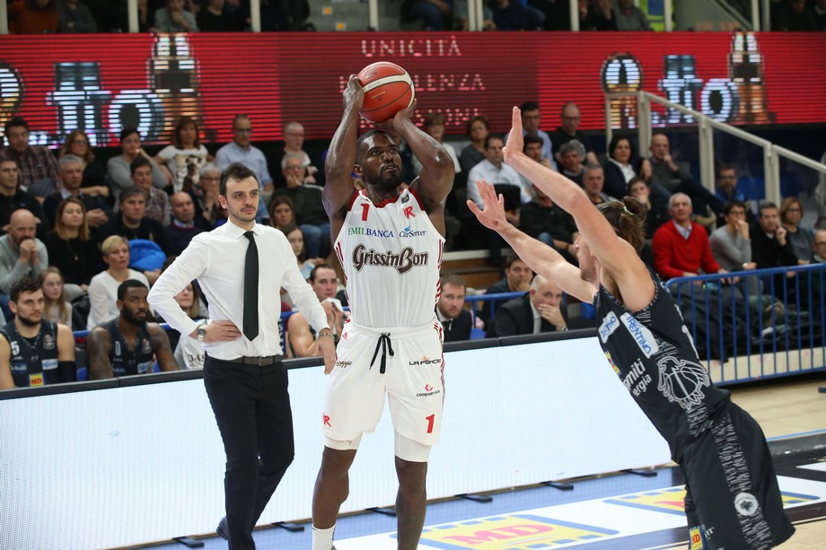Grissin Bon,  Johnson Odom alla seconda gara in stagione da 27 punti (con 7 triple, eguagliati Blackmon e Rodriguez). Fontecchio sfiora il suo 'career high' per punti (20)