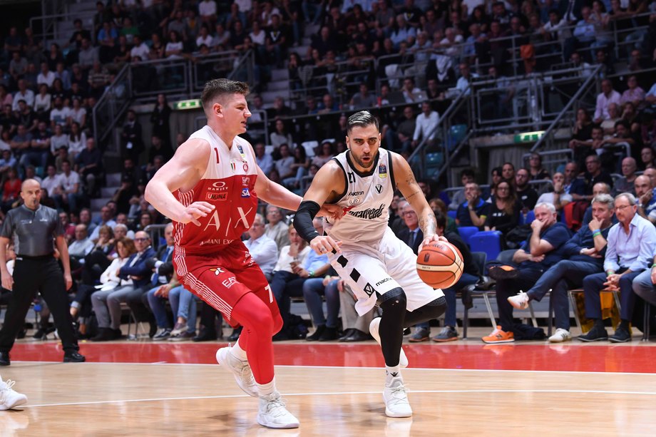 LBA Serie A Postemobile, le cifre della giornata: Hogue a 4 rimbalzi dal primato con Trento, Aradori raggiunge Oscar Schmidt  per presenze in A