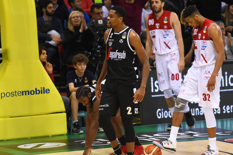 PosteMobile Final Eight: sorpresa Segafredo, Milano sconfitta