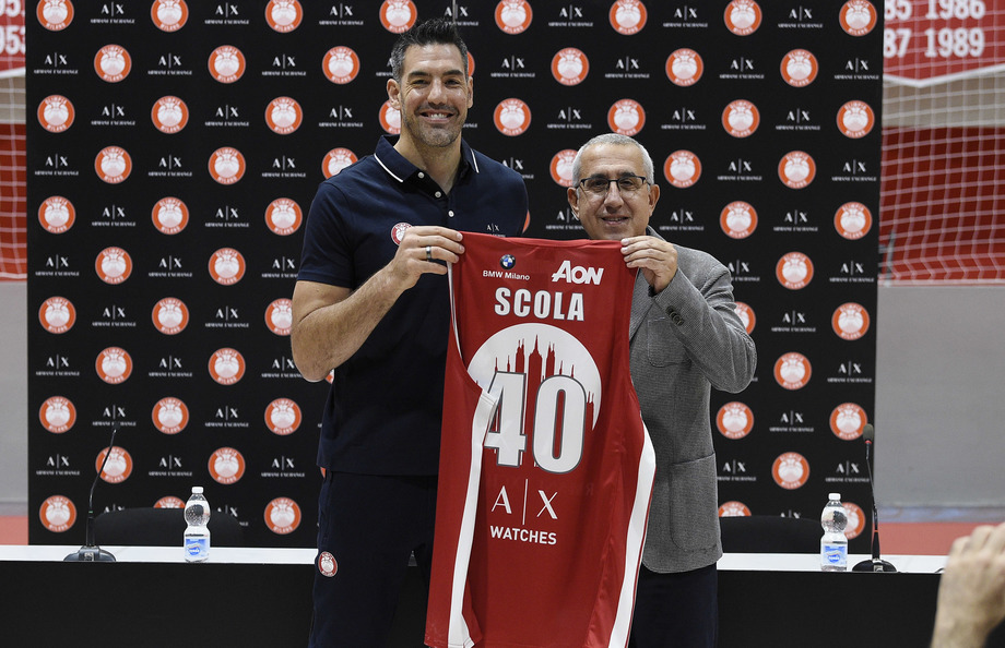 Olimpia Milano, presentato Luis Scola: 'So di essere a fine carriera, questo rende tutto più stimolante'
