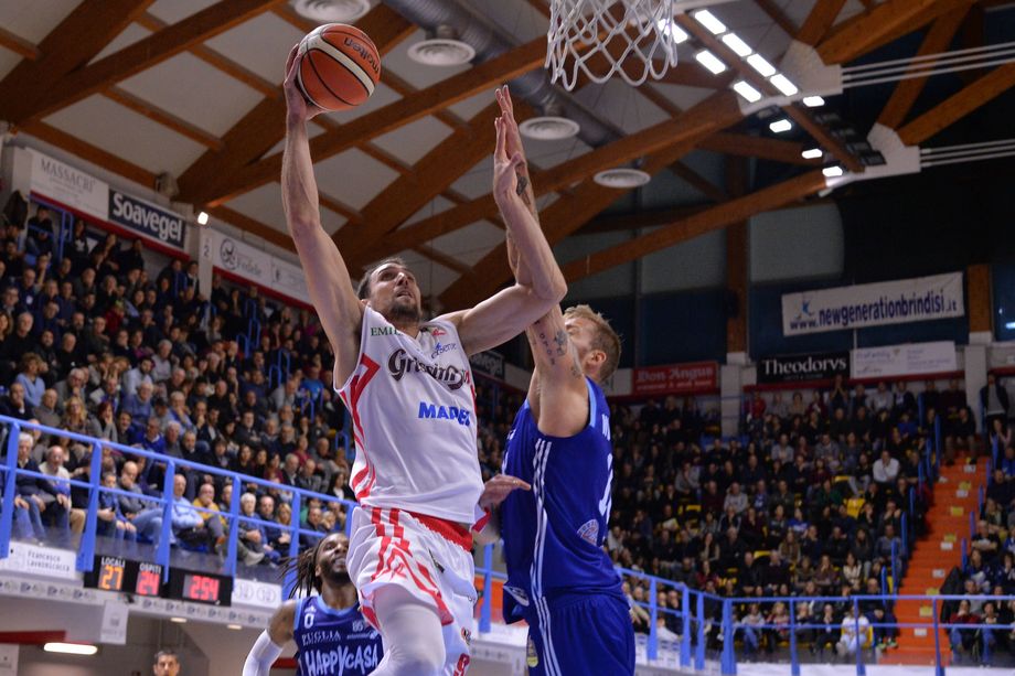 Grissin Bon, riscatto nel segno di Pablo Aguilar (29 punti): dal suo arrivo a Reggio è sempre andato in doppia cifra
