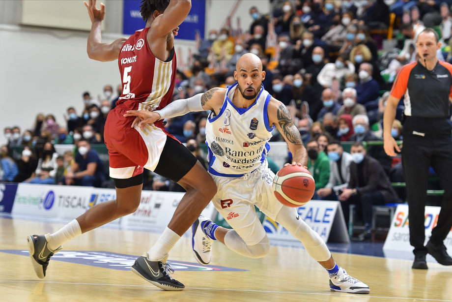 Mercoledì alle 20 il recupero Allianz Trieste - Banco di Sardegna Sassari: Logan alla 100ª presenza in campionato con la Dinamo