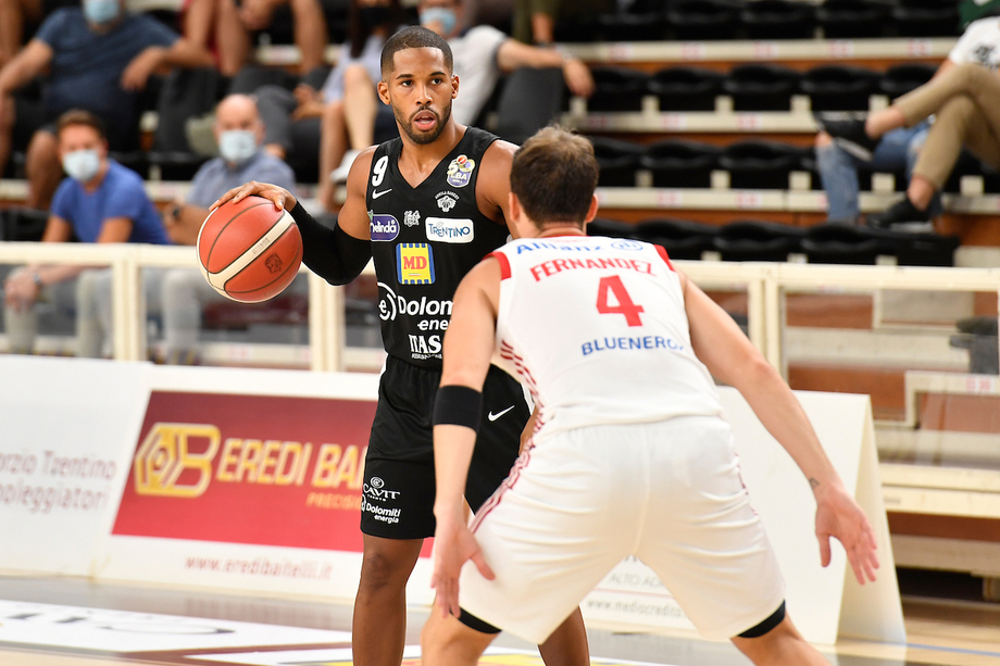 Eurosport Supercoppa: Browne guida il riscatto della Dolomiti Energia che batte l'Allianz Trieste