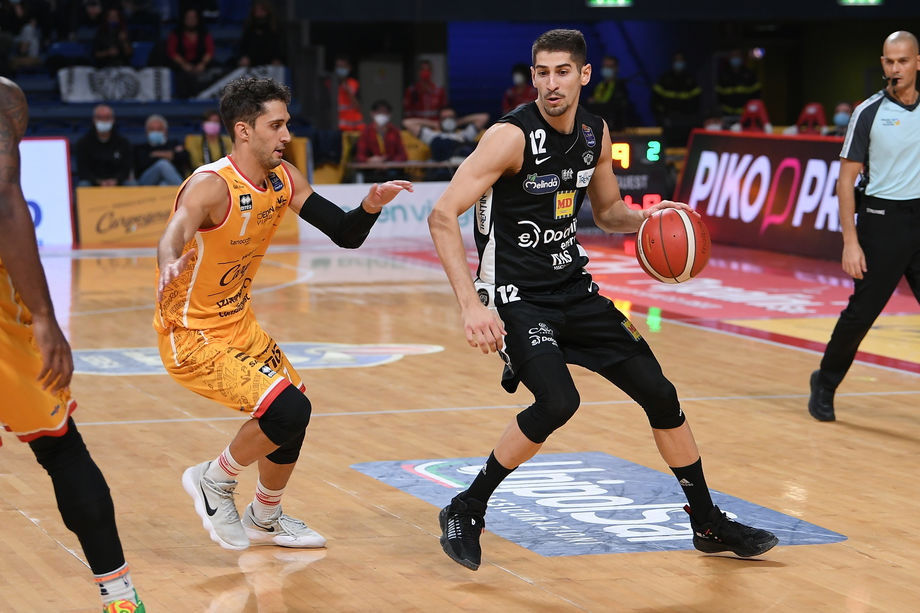 Dolomiti Energia Trentino - Carpegna Prosciutto Pesaro sabato alle 20 su Eurosport 1