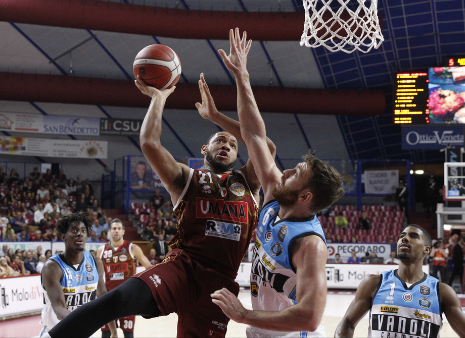 L'Umana Reyer Venezia cala il tris contro la Vanoli Cremona