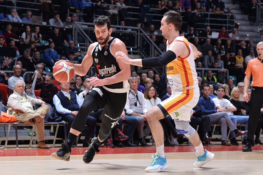 Segafredo Bologna, primato consolidato eguagliando il record stagionale di tiri da 2 segnati (23 su 52) e assist (30). Per Ricci 'career high' negli assist (7) 