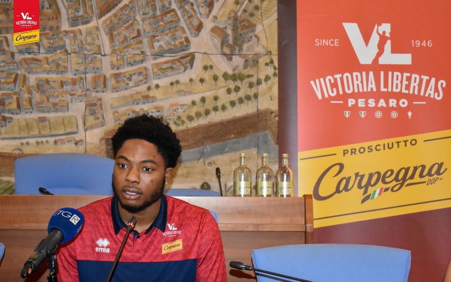 Carpegna Prosciutto Pesaro, presentato il nuovo pivot Jones: 'Qui per crescere ancora'
