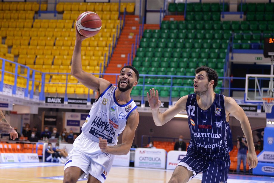 Happy Casa Brindisi, Thompson alla sua miglior gara italiana: record  personale di punti (22), valutazione (26), tiri segnati (10) e percentuale al tiro (91%)